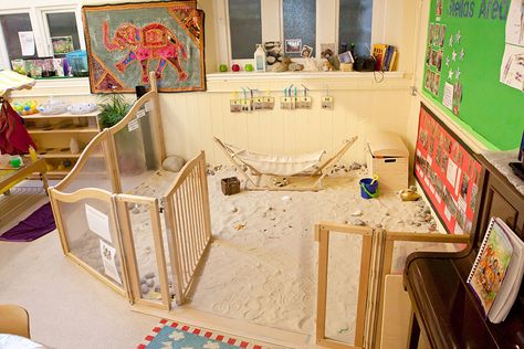 Community Playthings room dividers for baby area. Make more space for the babies and add some washable mats / baby gyms. Indoor Sandbox Ideas, Nature Kindergarten, Infant Toddler Classroom, Community Playthings, Daycare Spaces, Daycare Rooms, Nursery Layout, Indoor Beach, Home Day Care