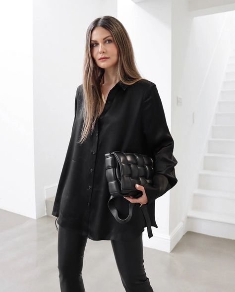 Single Aesthetic, Black Capsule Wardrobe, Silk Shirt Outfit, Black Shirt Outfits, Black Silk Shirt, Biker Jackets, Busy Women, Total Black, Leather Leggings