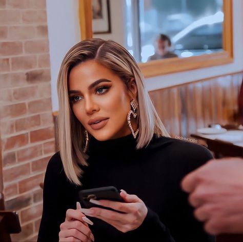 // k h l o e Kloe Kardashian Hair Blonde Short, Kim Kardashian Short Blonde Hair, Khloe Kardashian Short Blonde Hair, Khloe Kardashian Hair 2022, Khloe Kardashian Bob Haircut, Khloe Kardashian Short Hair, Chloé Kardashian, Khloe Kardashian Hair Short, Khole Kardashian