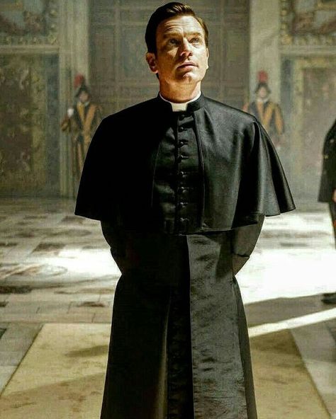 Catholic Priest Priest Aesthetic, Priest Outfit, Priest Costume, Catholic Priest, Ewan Mcgregor, Aesthetic People, Pose Reference Photo, Robert Pattinson, Chris Hemsworth