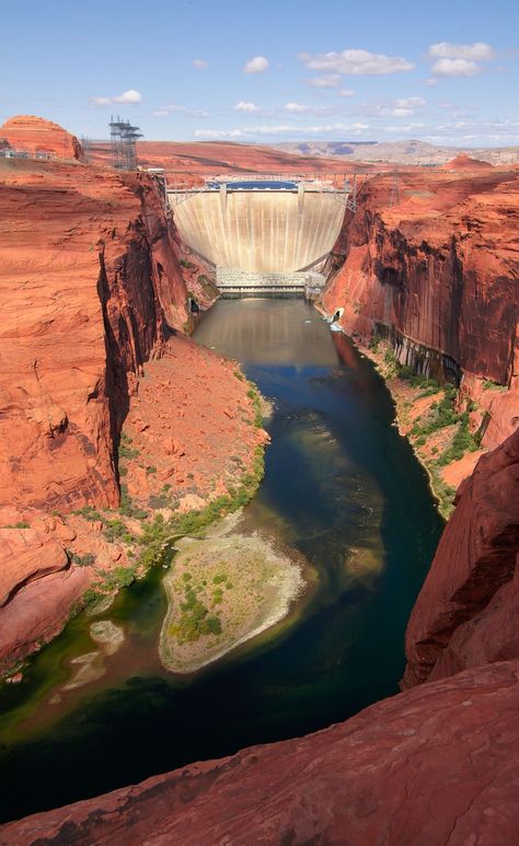 Lake Powell Arizona, Glen Canyon Dam, Hydroelectric Dam, Glen Canyon, Arizona Road Trip, Las Vegas Vacation, Mystical Places, Lake Powell, Family Vacation Destinations