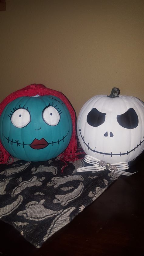 Matching Pumpkins Painting, Sally And Jack Pumpkin Painting, Easy Scary Pumpkin Painting, Duo Pumpkin Painting Ideas, Jack And Sally Pumpkin Painting, Pumpkin Painting Ideas Couples, Matching Pumpkin Painting Ideas, Sally Pumpkin Painting, Pumpkin Painting Halloween