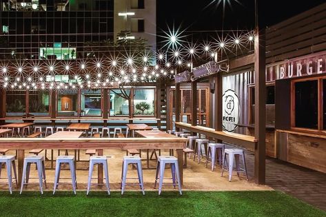 Long Beach’s Popular Shipping Container Park Grows Into Garden Grove, and More - Eater LA Beer Garden Ideas, Container Park, Shipping Container Restaurant, Shipping Container Cafe, Food Court Design, Outdoor Restaurant Patio, Ideas Terraza, Container Restaurant, Container Cafe