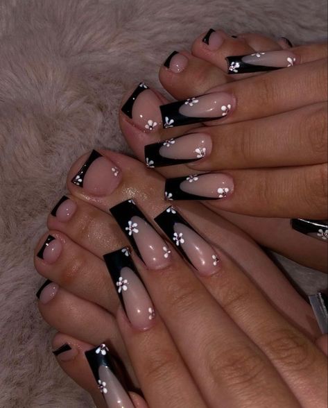 Black And White Nail Designs, Black And White Nail, Acrylic Toe Nails, Black Acrylic Nails, Easy Nails, Nagel Tips, Girly Acrylic Nails, French Acrylic Nails, Classy Acrylic Nails