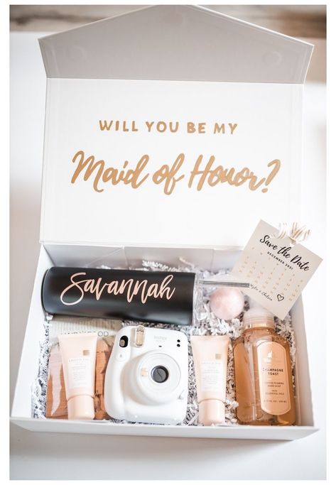 Well You Be My Bridesmaid Ideas, Made Of Honor Proposal Ideas Bridesmaid Boxes, Will U Be My Maid Of Honor Ideas, Will You Be My Made Of Honor Ideas, Will You Be Maid Of Honor, Bridesmaid To Bride Gift, Maid Of Honor Gift Basket, Bride Maid Gifts, Ask Made Of Honor Ideas