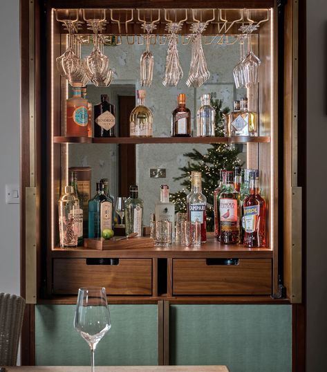 Mirrored Drinks Cabinet, Drinks Cabinet Ideas, Corner Home Bar, Farmhouse Hamptons, Writers Room, Recycle Projects, Home Bar Ideas, Home Wet Bar, Home Bar Cabinet