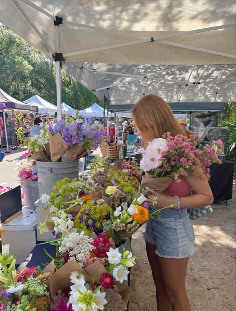 Farmers Market Stand, Amsterdam Photos, Miley Stewart, Green Jeep, Vsco Pictures, Summer Picture Poses, Spring Air, Europe Photos, Cut Flower Garden