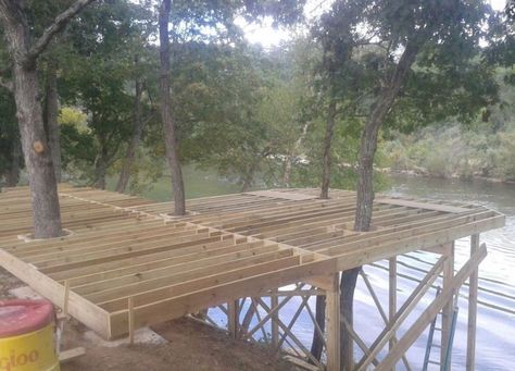 Small Lake Cabins, Floating Dock Plans, Cabin On Stilts, Cabin Decorating, Tiered Deck, Lake Dock, River Cabin, Cool Deck, Lakefront Homes