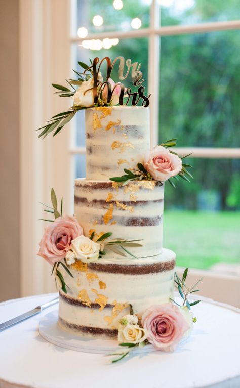 Beautiful wedding cake with gold mr and mrs cake topper. Mr And Mrs Cake Design, M&s Wedding Cake, Nude Cake Mariage, Small Wedding Cake Ideas Elegant Gold, Nude Wedding Cake, Wedding Cake With Mr And Mrs Topper, Wedding Cake Toppers Mr & Mrs, Nude Cake, Wedding Cake With Pink