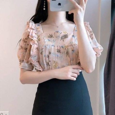 Flower Blouse Outfit, Flowery Outfits, Flowery Blouse, Blouse Korea, Traditional Dresses Designs, Flower Blouse, Cute Skirt Outfits, Stylish Fall Outfits, Fashion Top Outfits