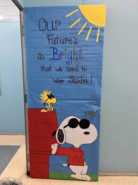 Snoopy Office Decor, Snoopy Classroom Door, Snoopy Door Decorations Classroom, Snoopy Themed Classroom, Snoopy Classroom Theme, Peanuts Gang Classroom, Kindergarten Classroom Door, Flower Classroom, Preschool Room Decor