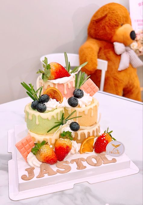 A colourful tower cake 💓 WhatsApp only: 📱https://wa.me/6585913614 📱https://wa.me/601125810486 Facebook/ Instagram: unicreme ➡️ https://www.facebook.com/unicreme/ ➡️ https://www.instagram.com/unicreme/ 🕰️Opening hours: 2pm-10pm 📍UNICRèME 47, 47A, Jalan Flora Utama 8, Taman Flora Utama, 83000 Batu Pahat, Johor #unicreme #unicrème #cake #towercake #fruitcake #cakedesign #batupahatcake #johorcake #birthdaycake #customizedcakes #生日蛋糕 #叠叠蛋糕 #客制化蛋糕 #造型蛋糕 #峇株巴辖蛋糕 #kek #batupahatkek Roll Cake Decoration, Fruit Cake Design, Cake Designs For Kids, Tower Cake, Cake Shots, Vietnamese Dessert, Carousel Cake, Cake Tower, Cake Cafe