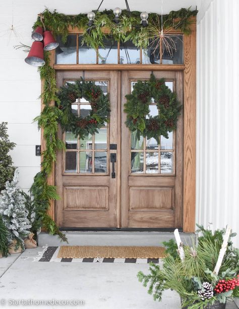 How do you embellish your home exterior during the holidays? By adding a Christmas tree to your front porch! Decorated Front Porch, Porch Garland, Box Noel, Christmas Front Porch, Christmas Front Doors, Christmas Porch Decor, Front Porch Christmas Decor, Back Porch Ideas, Christmas Porch