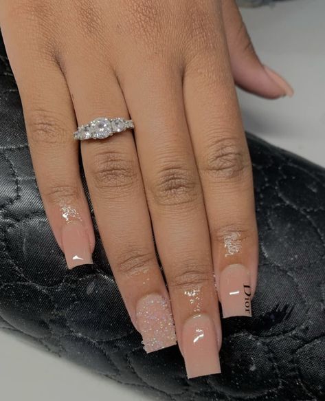 Mistral Nail Ideas, Short Acrylic Nails French Tip Glitter, Cute Tip Nails Designs, Milky White Nails With Rhinestones On Ring Finger, Medium Cute Nails Black Women, Medium Short Acrylic Nails Designs, Short Bday Nails Ideas, Nails No French Tips, Short Nude French Tip Nails