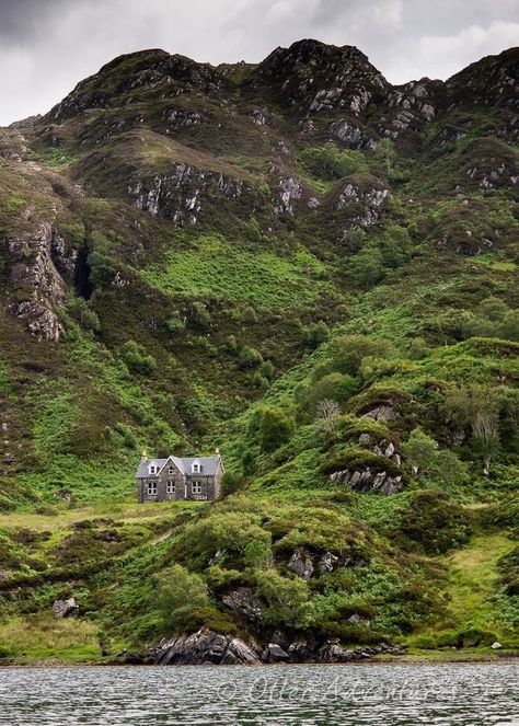 Scottish Island Cottage, Old Scottish House, Scottish Seaside Cottage, House In Scotland, Scottish Highlands House, Houses In Scotland, Homes In Scotland, Scottish Island Aesthetic, Old Scotland Aesthetic