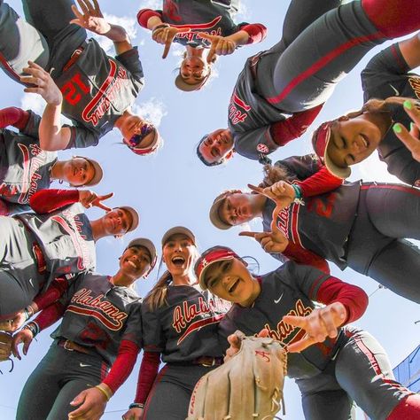 Softball Team Photos, Softball Team Pictures, Softball Pictures Poses, Alabama Softball, Ou Softball, Oklahoma Softball, Softball Photos, Softball Funny, Senior Softball