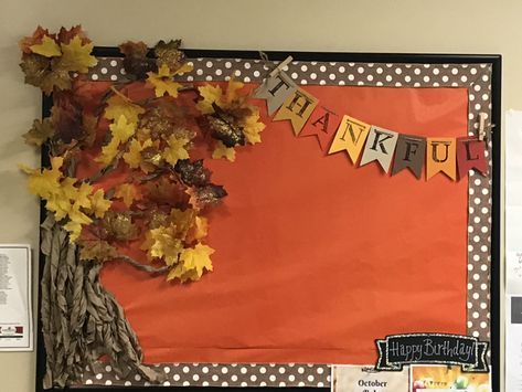 Fall Decor Ideas For The Classroom, Thanksgiving Tree Bulletin Board, Thanksgiving Office Bulletin Board, Simple Fall Bulletin Boards, Fall Employee Bulletin Boards, Autumn Bulletin Board Ideas For School, Bulletin Board Ideas For Thanksgiving, Interactive Thanksgiving Bulletin Boards, October Teacher Bulletin Board