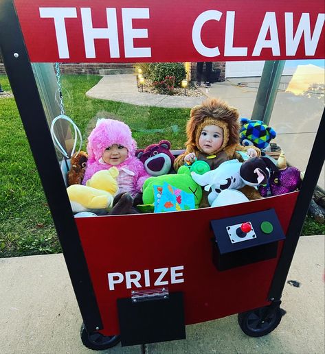 Costume Stroller Ideas, Costumes With Strollers, Diy Halloween Wagon Ideas, Twin Customes Ideas, The Claw Halloween Costume, Twin Costume Ideas Baby, Claw Machine Halloween Costume, Halloween Costume With Stroller, Diy Wagon Halloween Costume