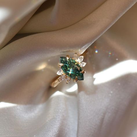 Green Moissanite Marquise Cut Engagement Ring Wedding Cluster Jewelry Gifts Her Gemstone Wedding Rings Emerald, Emerald Jewelry Engagement & Wedding Rings, Emerald Stone Engagement Ring Pear, Marquise Engagement Ring Leaf, Marquise Stone Engagement Ring, Luxury Fantasy Engagement Jewelry, Crstal Wedding Ring, Engagement Rings Malachite, Emerald Simple Engagement Rings