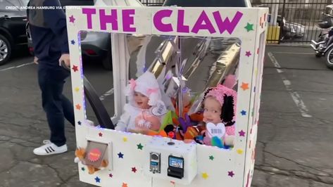 Claw Machine Costume, Diy Claw Machine, Wagon Costume, Twin Costumes, Claw Game, Zombie Halloween Costumes, Kids Wagon, Homecoming Spirit, Twin Halloween