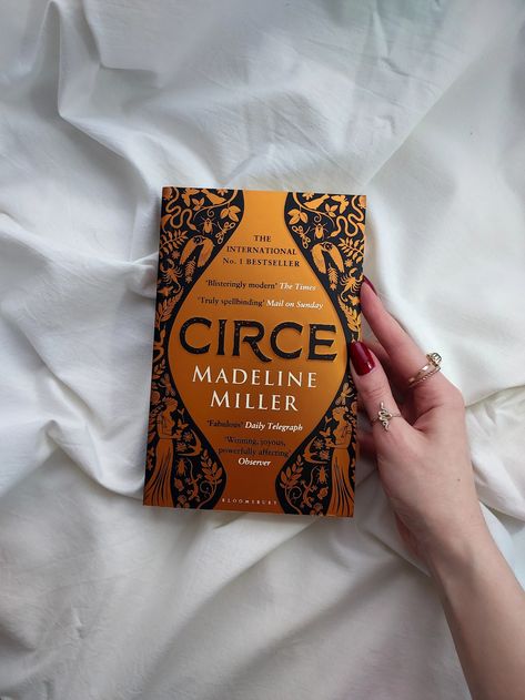 Madeline Miller Books, Circe Madeline Miller Book, Circe Aesthetic Madeline Miller, Circe Book Aesthetic, Circe Book Cover, Circe Book, Circe Aesthetic, Circe Madeline Miller, Books Wishlist