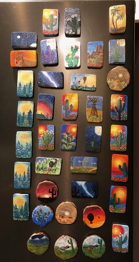 Wooden Fridge Magnets Diy, Magnet Art Ideas, Clay Art Fridge Magnet, Fridge Magnets Painting Ideas, Creative Fridge Magnets, Handmade Magnets Ideas, Hand Painted Fridge Magnets, Painted Magnets Ideas, Polymer Clay Refrigerator Magnets