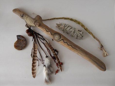 Native American Talking Stick, Talking Stick Diy, Talking Stick Ideas, Shaman Stick, Shaman Staff, Spirit Sticks, Talking Sticks, Talking Stick, Twig Art