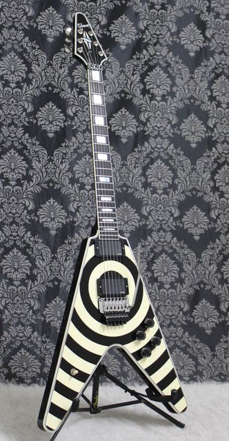 Gibson Zakk Wylde Flying V #guitar #guitars #guitarist #musician #musicians #gibson V Electric Guitar, Zakk Wylde Guitar, V Guitar, Flying V Guitar, Gibson Flying V, Zakk Wylde, Electric Guitar Design, Guitar Obsession, Guitar Finishing