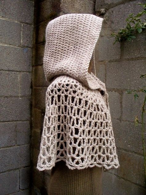 Hooded Capelet Crochet Pattern Free, Ren Faire Crochet Pattern, Crochet Armor, Crochet Cloak, Cape Au Crochet, Hooded Capelet, Crochet Caplet, Cape Crochet, Crochet Capelet