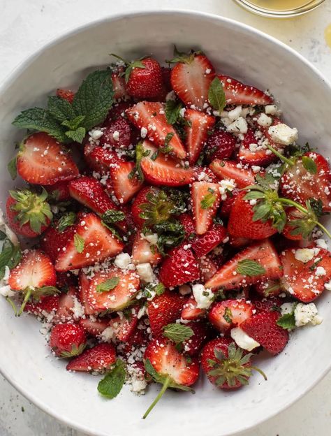 Strawberry Appetizers, Mint Salad Recipes, Strawberry Feta Salad, Strawberry Feta, Strawberry Dishes, Strawberry Vinaigrette, Champagne Vinaigrette, Simple Vinaigrette, Beautiful Salad