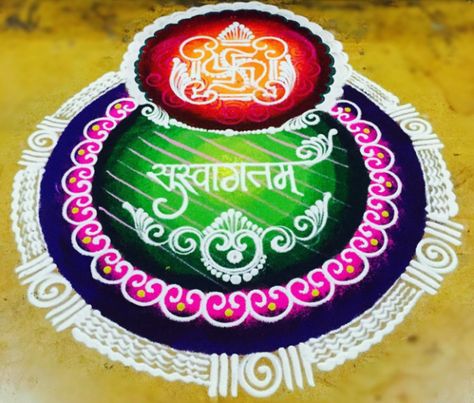 This flawless lettering made only with coloured powder. | 13 Incredibly Calming Pictures Of PERFECT Handwriting In Indian Languages Sanskar Bharti Rangoli, Welcome Rangoli, Sanskar Bharti Rangoli Designs, Rangoli Designs For Competition, Designs Rangoli, Calming Pictures, Perfect Handwriting, Rangoli Designs Simple Diwali, Easy Rangoli Designs Diwali