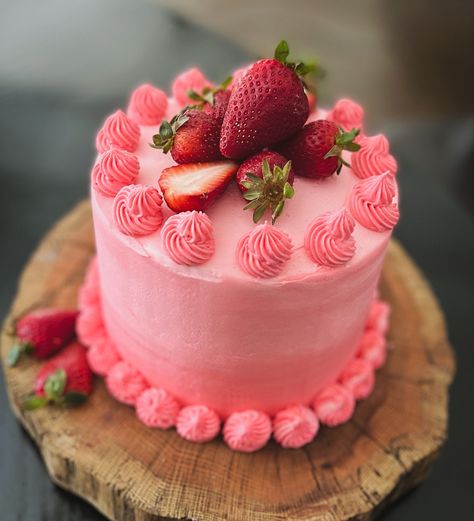 #Strawberrycake #Strawberrycakeideas Pink Birthday Cake With Strawberries, Birthday Cake With Strawberries, Cake With Strawberries, Pink Birthday Cake, Pink Birthday Cakes, Strawberry Cakes, Pink Birthday, Cute Desserts, Strawberry Cake