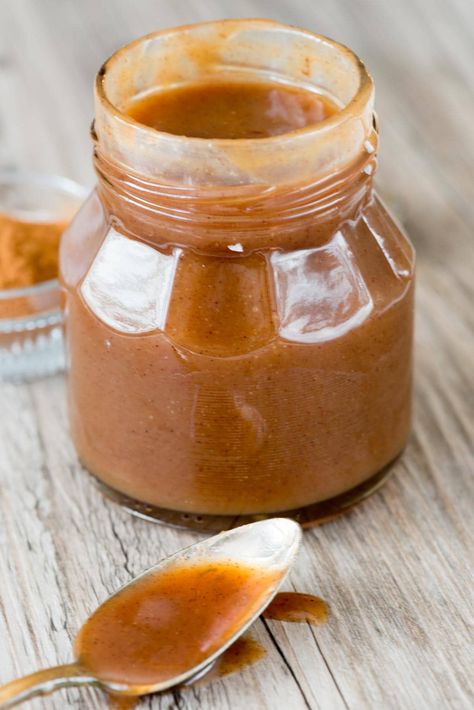 Cinnamon Caramel Sauce, Cinnamon Sauce Recipe, Easy Homemade Caramel Sauce, Cinnamon Sauce, Cinnamon Uses, Goodie Basket, Caramel Sauce Recipe, Sweet Sauces, Yummy Cheesecake