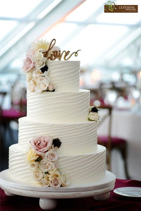 30 Buttercream    Wedding Cakes To Stand Out Textured Buttercream Wedding Cake, Kek Kahwin, Vintage Pasta, Textured Buttercream, Floral Wedding Cakes, Buttercream Wedding Cake, Romantic Wedding Cake, Amazing Wedding Cakes, Wedding Cake Rustic