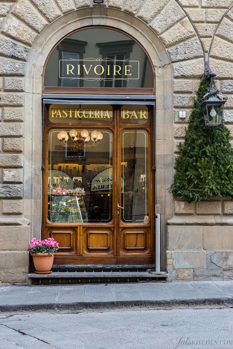 Italian Store Fronts, Rivoire Florence, Shops In Italy, Almond Paste Cookies, Store Front Windows, Vintage Bakery, Italian Bar, Italian Bakery, Italian Cafe