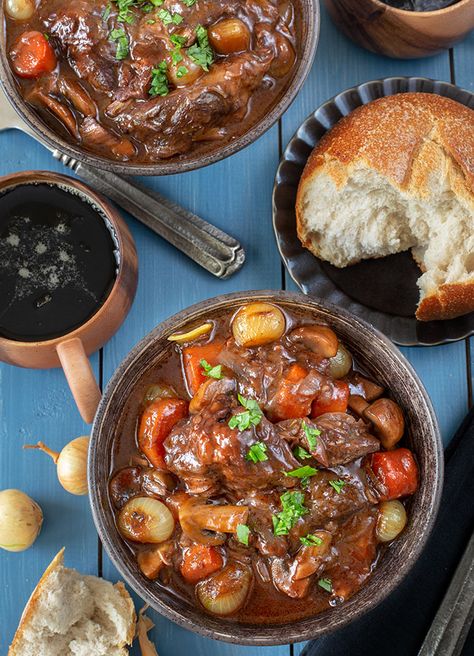 The Witcher 3: Boeuf Bourguignon - Pixelated Provisions The Witcher Food, Witcher Recipes, Fantasy Tavern Food, Witcher Food, Viking Tavern, Tavern Party, Tavern Recipes, Fantasy Recipes, Nerdy Food