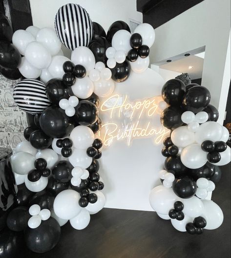 23 Birthday Backdrop Ideas, Black And White Backdrop With Balloons, Black N White Birthday Party Ideas, Black And White Birthday Backdrop, Black And White Balloon Backdrop, Black And White Party Backdrop, 18th Birthday Party Ideas Black And White, Black White Themed Party, White And Black Birthday Decor