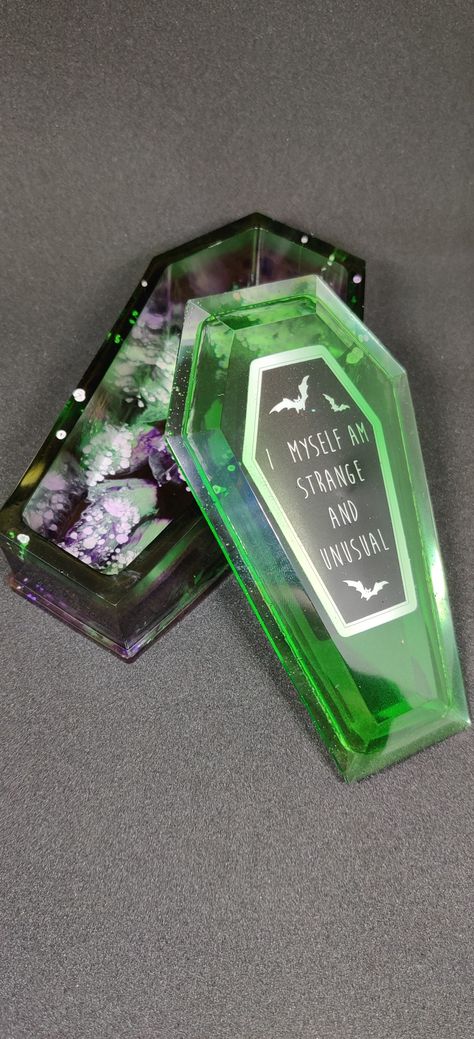 Halloween Epoxy Resin Ideas, Halloween Resin Ideas, Halloween Resin Crafts, Halloween Resin, Goth Resin, Resin Coffin, Halloween Resin Tray, Resin Ouija Board, Resin Box