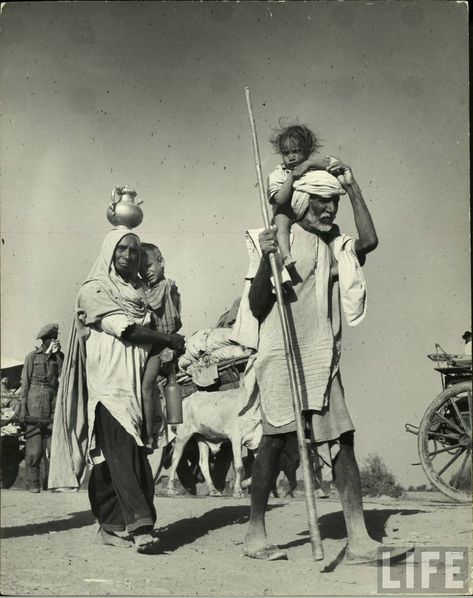 1947 Partition Rare Photos, Partition India And Pakistan, Indian Partition 1947, 1947 India, Pakistan History, Partition Of India, Historical India, Vintage Academia, History Of Pakistan