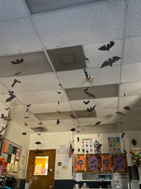 Halloween Decorations For A Classroom, Halloween Classroom Ceiling Decorations, Halloween Decorations In School, Classroom Halloween Decorations Wall, Halloween Decorations At School, Office Halloween Decorations Diy, Hanging Halloween Crafts Preschool, Halloween Theme Classroom Decorations, Halloween Decorations Preschool Classroom