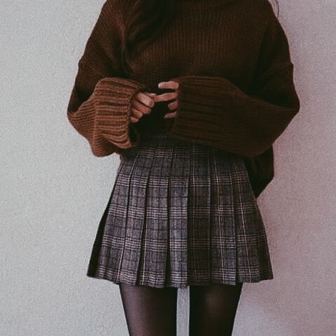 Dark Academia Outfit Petite, Dark Academia Outfit Women, Dark Academia Fashion Women, Sixth Form Outfits, Academia Aesthetic Outfit, Dark Academia Outfits, Chique Outfit, Academia Outfits, Dark Academia Fashion