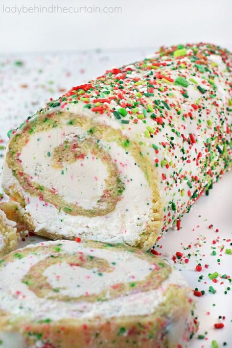 White Christmas Vanilla Swiss Cake Roll Christmas Vanilla Roll Cake, Christmas Roll Cake, Roll Cake Recipe Vanilla, Vanilla Roll Cake, Swiss Cake, Christmas Desserts Party, Cake Roll Recipes, Dessert Party, Yule Log