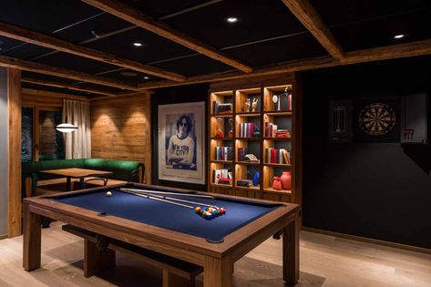 Cinema Room With Pool Table, Pool Table Game Room Ideas, Cinema And Games Room, Games Room With Bar, Pool Table Garage, Garage Pool Room, Home Bar With Pool Table, Home Pool Room, Games Room With Pool Table