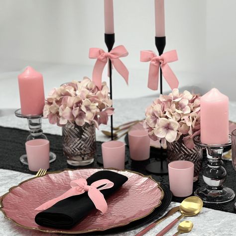 Indulge in a night of unparalleled romance with our exquisite Pink Sweetheart Dinner Set for Two. This thoughtfully curated ensemble is designed to elevate your intimate moments, combining elegance and sophistication to create an unforgettable dining experience. Your Pink Sweetheart Set includes the following: x2 Black Woven Placematsx2 Pretty in Pink Pink Glass Charger Plates with a Beautiful Gold Edgingx2 Black Linen Napkinx2 Pale Pink Velvet Bows, comes with an attachment to tie onto your nap Cutlery Place Setting, 20th Birthday Decorations For Her, Pink And Brown Table Decorations, Pink And Black Table Decorations, Black And Pink Table Decor, Pink Black Party Decorations, Black And Pink Dinner Party, Pink Black And White Party Decorations, Black And Pink Decorations Party