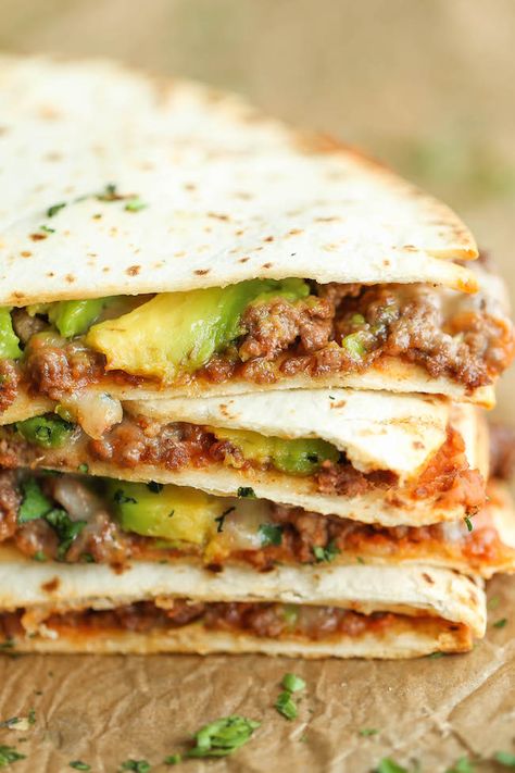 15 Quick and Easy 30 Minute Dinners - Damn Delicious Avocado Quesadilla, Best Ground Beef Recipes, Meat And Veggies, Beef Quesadillas, Wraps Recipes, Sandwiches Wraps, Diner Recept, Quesadilla Recipes, Ground Beef Recipes Easy