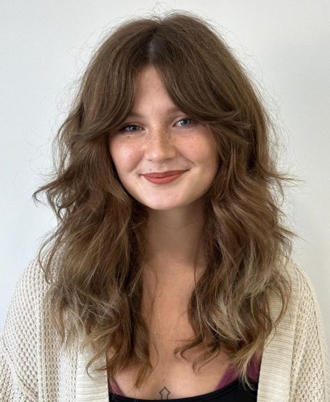 Soft Long Shag for Round Faces Long Shag Haircut With Side Part, Shag Haircut With Side Part, Medium Haircuts For Women Round Face, Princess Haircut, 70s Haircuts, Round Face Hairstyles Long, Curtain Bangs Round Face, Haircut Idea, Haircuts Women