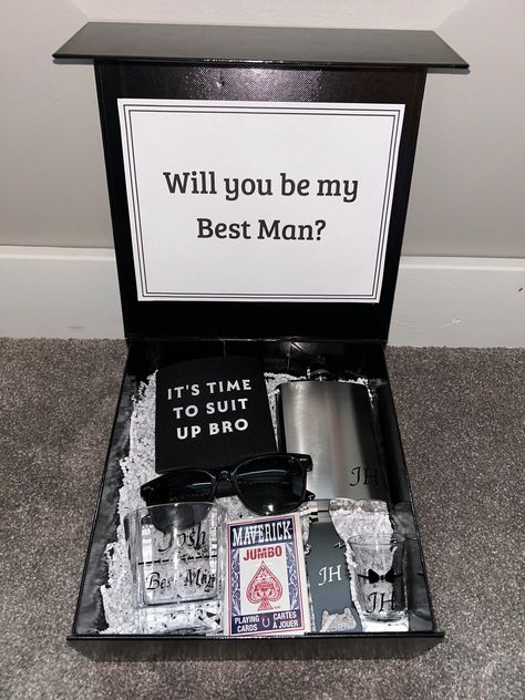 Personalized Best Man/ Groomsmen proposal boxes or day of gifts! Each box comes with 7 items! (1) Sliver stainless steal flash with personalization (2) whiskey glass with personalization (3) black beer shaped bottle opener with personalization (4) black koozie with personalization (5) shot glass with personalization (6) black sunglasses (7) deck of cards All atop fresh white paper shreds with a personalized proposal question or saying in a black box with personalization on the outside. Groomsmen Asking Gifts, Groomsmen Gifts Non Alcoholic, Vegas Bridesmaid Proposal, Bestman Proposal Box Ideas, Grooms Men Proposal, Groomsmen Proposal Box Ideas, Best Man Gift Ideas, Groom Proposal, Rocker Wedding