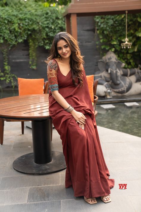 Teju Ashwini, 500 Dollars, Simple Saree Designs, Saree Wearing, Cotton Saree Blouse Designs, Saree Wearing Styles, Fashionable Saree Blouse Designs, New Saree Blouse Designs, Fancy Sarees Party Wear