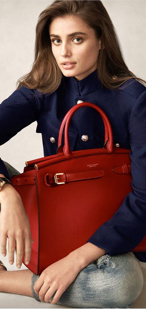 Ralph Lauren red RL50 handbag 2019 Taylor Marie Hill, Campaign Fashion, Taylor Hill, Ralph Lauren Style, Handbags Affordable, Ralph Lauren Collection, Elegantes Outfit, Cute Purses, Purses Designer