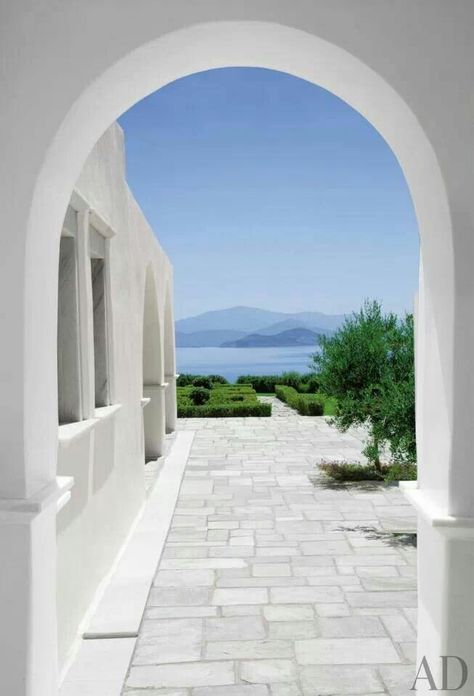 Arch with a view! Tuscan Homes Interior, Greek Style Home, Mediterranean Exterior Homes, Luxury Mediterranean Homes, Mediterranean Homes Exterior, Mediterranean Exterior, Contemporary Mediterranean, Mediterranean Mansion, Mediterranean Interior